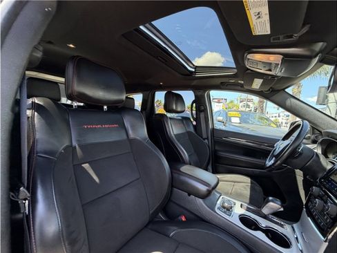 Used 2020 Jeep Grand Cherokee Trailhawk w/ Interior Metal Package AWD/4WD image 36