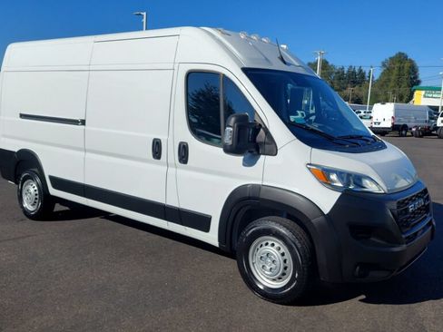 Used 2025 RAM ProMaster 2500 FWD image 3