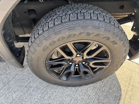 Used 2024 GMC Sierra 1500 Elevation AWD/4WD image 5