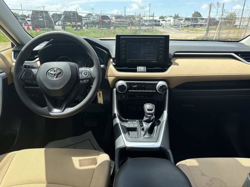 Used 2020 Toyota RAV4 LE FWD image 13