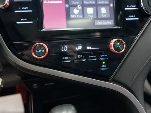 Used 2019 Toyota Camry SE FWD image 36