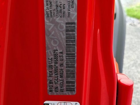 Used 2023 Jeep Wrangler Unlimited AWD/4WD image 26