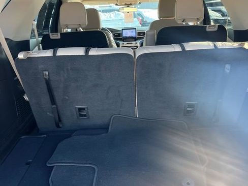 Used 2022 Ford Explorer XLT w/ Equipment Group 202A image 12