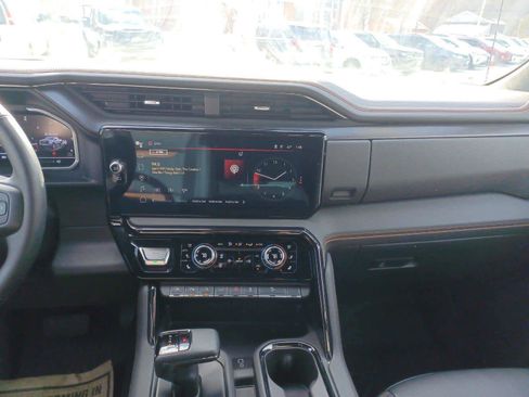 Used 2024 GMC Sierra 1500 AT4 w/ AT4 Premium Package image 9