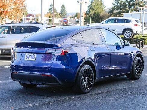 Used 2020 Tesla Model Y Long Range image 9