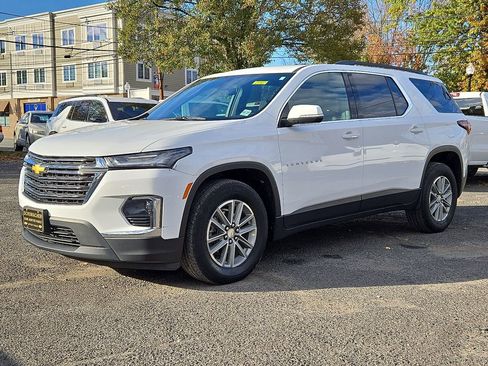 Used 2023 Chevrolet Traverse LT image 4