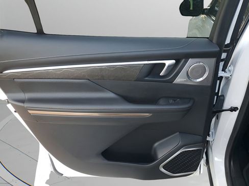 Used 2025 Buick Enclave Avenir w/ Super Cruise Package image 17