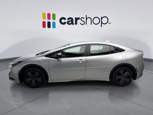 Used 2024 Toyota Prius LE image 2