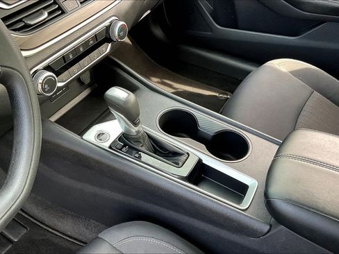 Used 2025 Nissan Altima 2.5 SV image 18