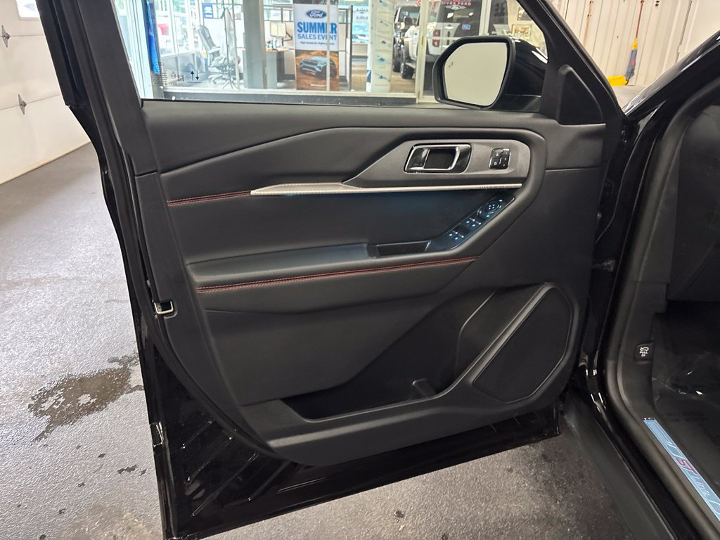 New 2026 Ford Explorer ST-Line w/ ST-Line Street Pack AWD/4WD image 16