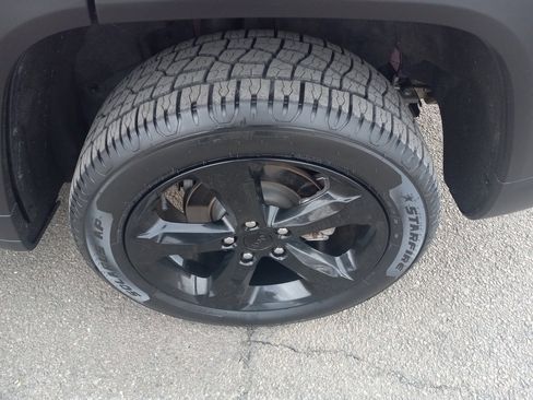 Used 2022 Jeep Grand Cherokee Altitude image 30