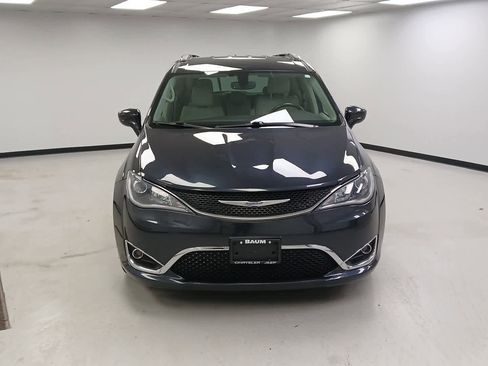 Used 2020 Chrysler Pacifica Touring-L image 3