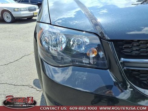 Used 2016 Dodge Grand Caravan SE FWD image 10