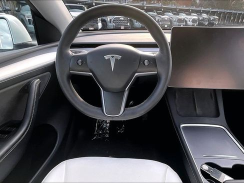 Used 2023 Tesla Model Y Long Range image 5