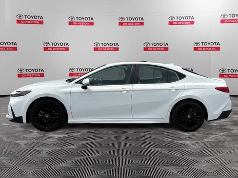 Used 2025 Toyota Camry SE FWD image 8