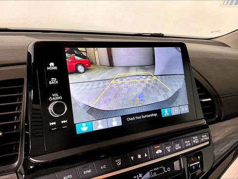 Used 2025 Honda Odyssey Elite image 17