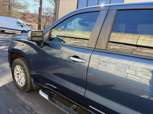 Used 2021 Chevrolet Silverado 1500 LT AWD/4WD image 35