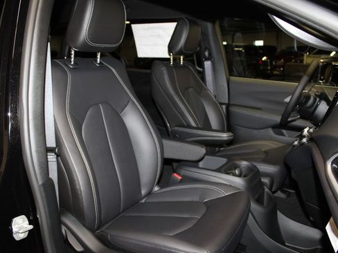 New 2026 Chrysler Voyager LX FWD image 24