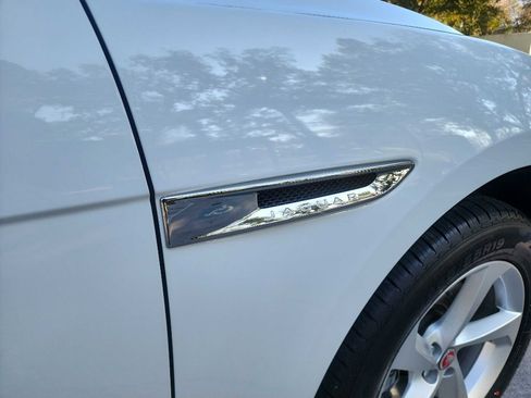 Used 2018 Jaguar F-PACE Premium image 15