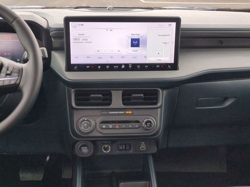 New 2026 Ford Maverick Lariat w/ Black Appearance Package image 18