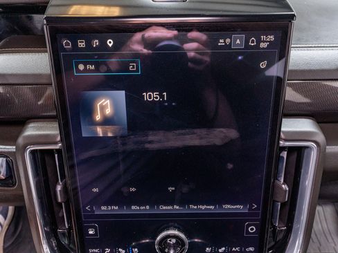 Used 2025 GMC Yukon Elevation w/ Elevation Premium Package AWD/4WD image 20