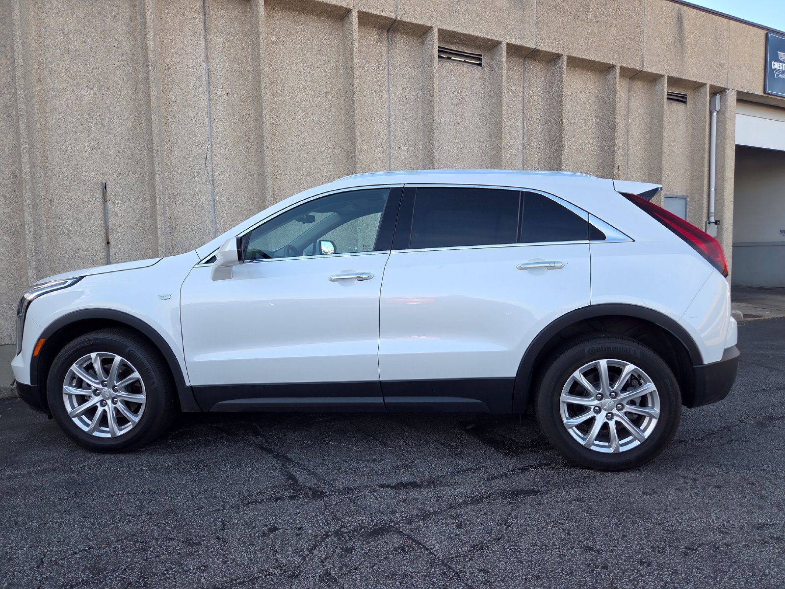 Certified 2023 Cadillac XT4 Luxury w/ Cold Weather Package FWD image 19