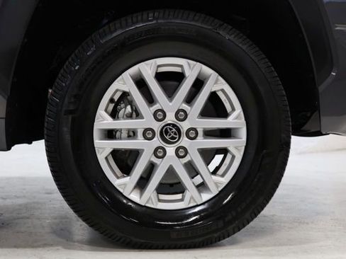 Used 2022 Toyota Tundra SR5 w/ SR5 Premium Package AWD/4WD image 9