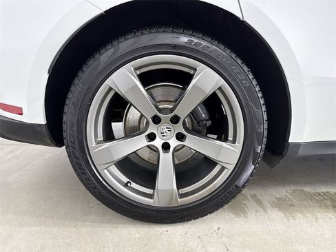 Certified 2023 Porsche Macan image 16