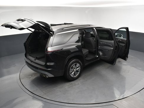 Used 2024 Chevrolet Traverse LT FWD image 30