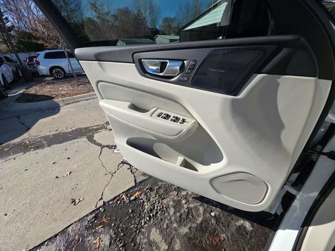 New 2026 Volvo XC60 B5 Ultra w/ Protection Package Premier image 36