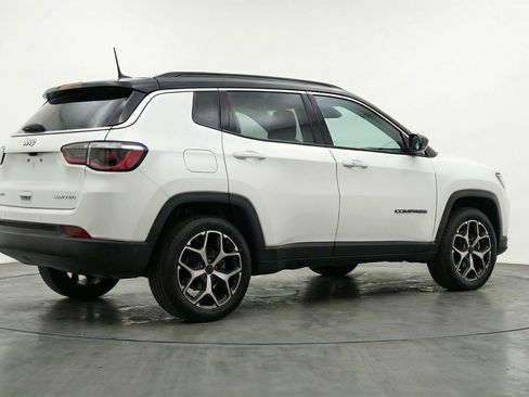 Used 2025 Jeep Compass Limited image 9