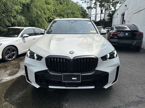 Used 2024 BMW X5 xDrive40i w/ M Sport Package AWD/4WD image 3