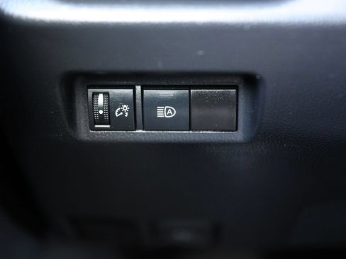 Used 2021 Toyota RAV4 LE AWD/4WD image 34