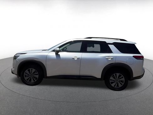 Used 2025 Nissan Pathfinder SV FWD image 7