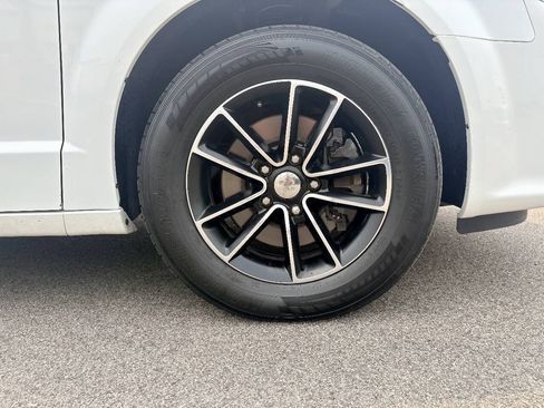 Used 2018 Dodge Grand Caravan GT FWD image 40