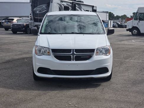 Used 2016 Dodge Grand Caravan SE w/ Quick Order Package 29E SE FWD image 2