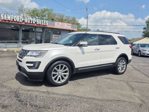 Used 2016 Ford Explorer Limited w/ Equipment Group 301A AWD/4WD image 2