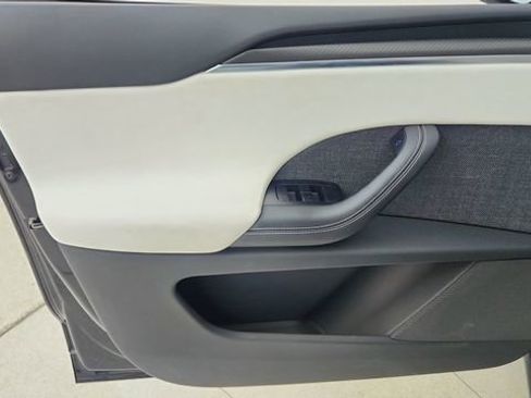 Used 2024 Tesla Model X Plaid image 39
