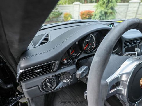 Used 2014 Porsche 911 Turbo S image 64