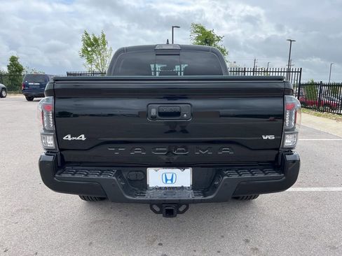 Used 2018 Toyota Tacoma Limited AWD/4WD image 5