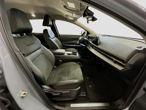 Used 2024 Nissan Ariya AWD image 32