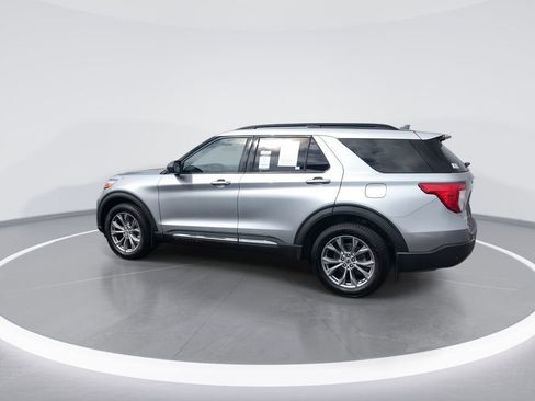 Used 2022 Ford Explorer XLT w/ Equipment Group 202A AWD/4WD image 6