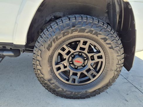 Certified 2023 Toyota 4Runner SR5 Premium w/ Moonroof Package AWD/4WD image 10