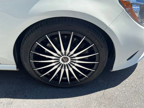 Used 2018 Mercedes-Benz CLA 250 4MATIC image 10