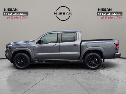 Used 2023 Nissan Frontier SV w/ Midnight Edition Package image 12