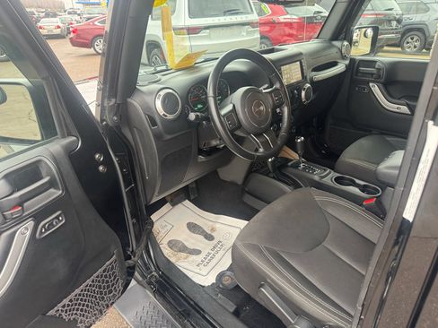 Used 2017 Jeep Wrangler Unlimited Sahara image 10