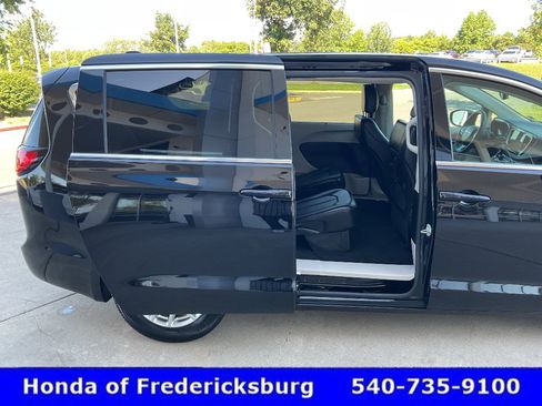 Used 2024 Chrysler Pacifica Touring-L FWD image 21