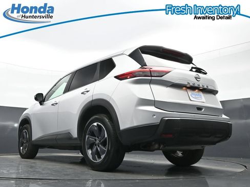 Used 2025 Nissan Rogue SV FWD image 31