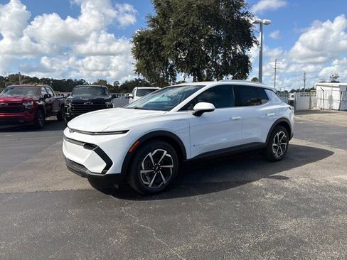 New 2026 Chevrolet Equinox EV LT image 2
