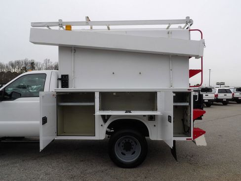 Used 2015 Ford F550 2WD Regular Cab Super Duty w/ Power Equipment Group image 39